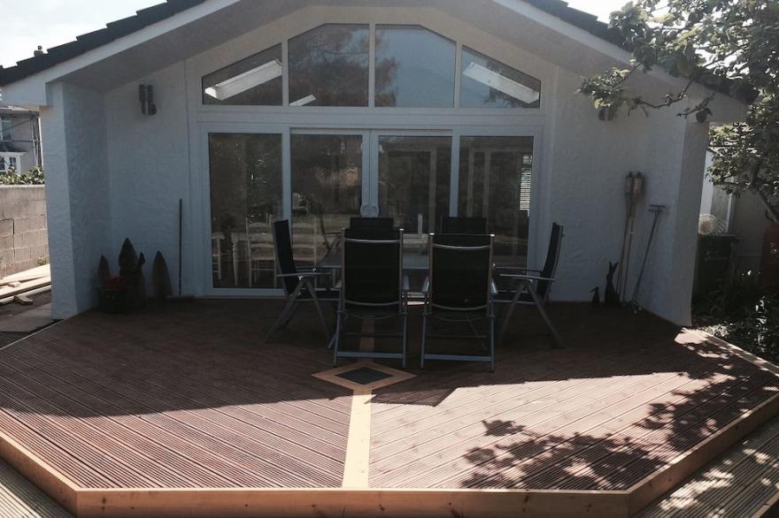 3 Bedroom Bungalow With Large Garden, Short Walk To Sandy Beaches and Village