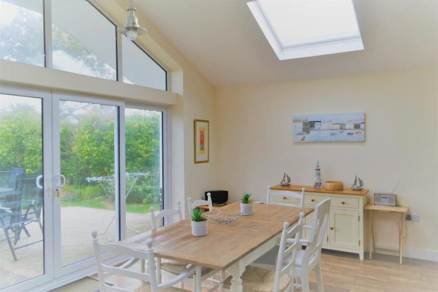 3 Bedroom Bungalow With Large Garden, Short Walk To Sandy Beaches and Village