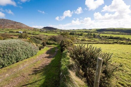 5* Luxury Welsh stone Long Cottage with magnificent panoramic views