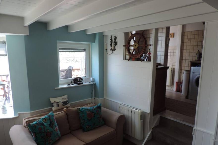 Top Gallant Holiday Cottage Runswick Bay with great beach and sea views