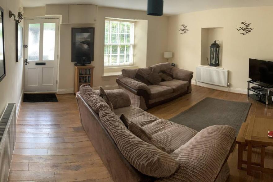 Beautiful 5 star rated renovated cottage in delightful South Devon village