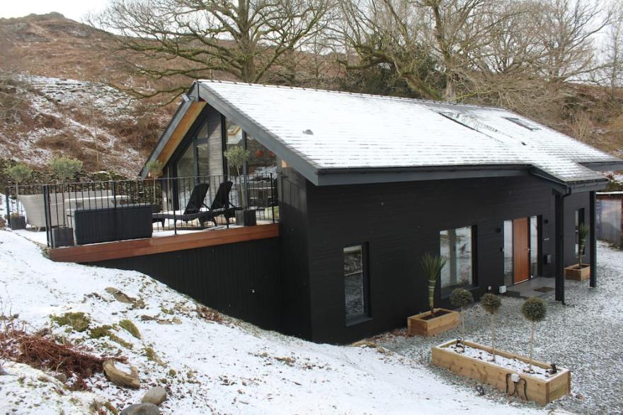 Stunning, Luxury Lodge - 300m from Lake Coniston - Sleeps 8