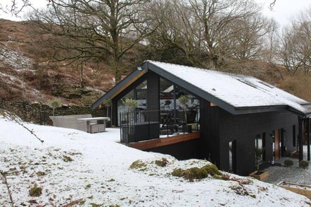 Stunning, Luxury Lodge - 300m from Lake Coniston - Sleeps 8