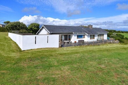 Cae Cerrig Uchaf - Two Bedroom House, Sleeps 6