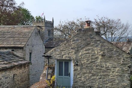 Secluded 18c Cottage In Yorkshire Dales National Park In Pretty Walled Garden