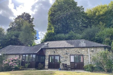 Light and Airy Lodge in Devon Countryside