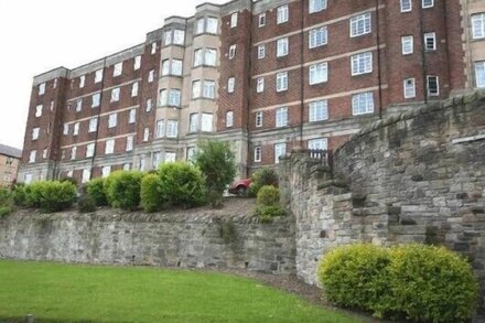 Edinburgh Art Deco city centre apartment. Beautifully presented  home-from-home