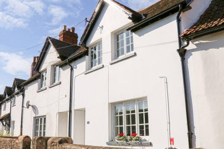 3 ELM COTTAGE, family friendly, luxury holiday cottage in Carhampton