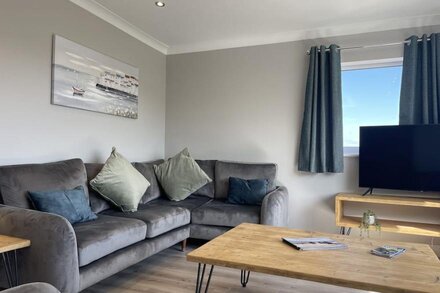 TREESTUMPS, family friendly, character holiday cottage in Benllech