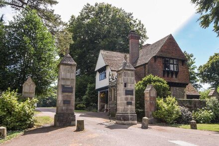 12 THE GARDENS, family friendly, with a garden in Lyme Regis