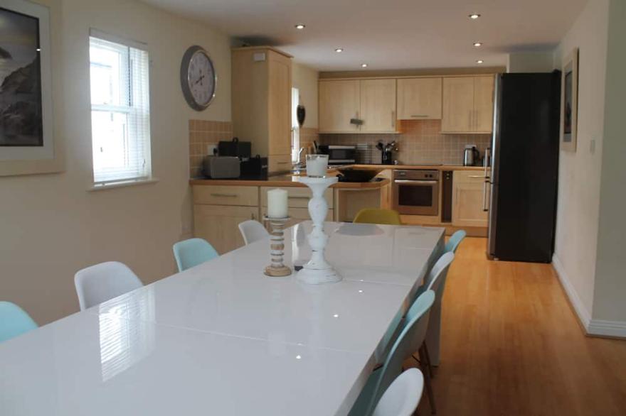 LUXURY PENTHOUSE APARTMENT ALONG  ILFRACOMBE SEAFRONT! GREAT FOR FAMILIES !