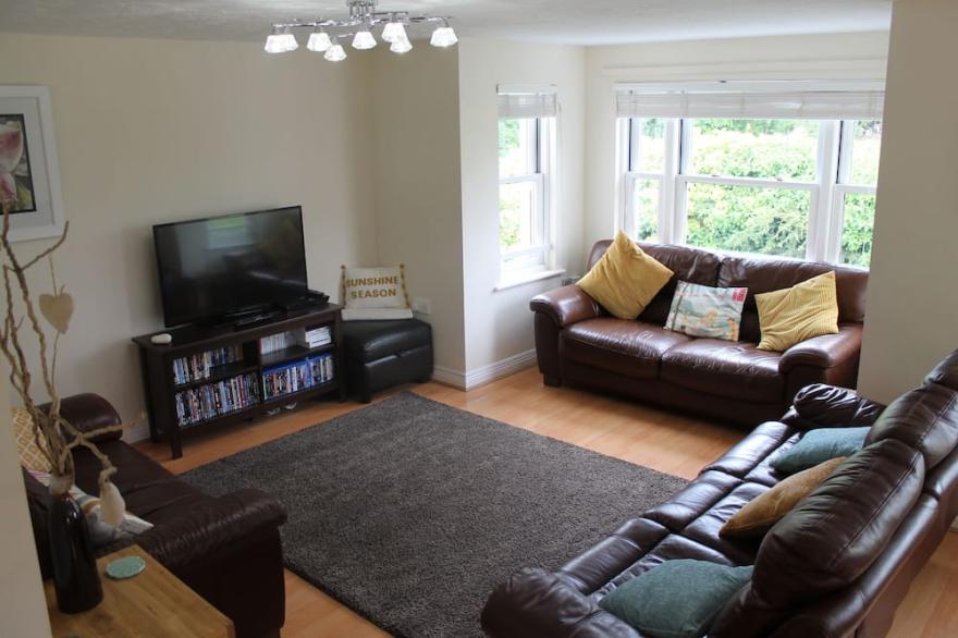 LUXURY PENTHOUSE APARTMENT ALONG  ILFRACOMBE SEAFRONT! GREAT FOR FAMILIES !