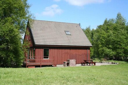 Highland Tranquility next to the River Spey in the Heart of Malt Whisky Country