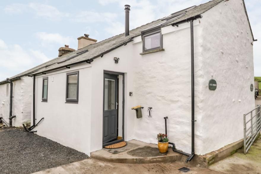 LA'AL RIDDINGS, pet friendly, with a garden in Ulverston