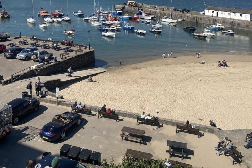 House in Tenby harbour with amazing sea views and moments away from the beach<br>