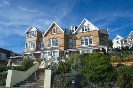 Woolacombe one bedroom seafront apartment with amazing views!