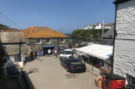 A charming fisherman's cottage in picturesque  Port  Isaac harbour ...