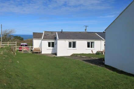 Delightful Cottage With Panoramic Sea Views near St.Davids