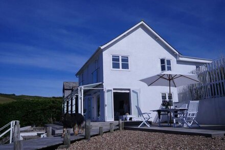 Superb house and panoramic views,overlooking the sea. Devon surfing coast.