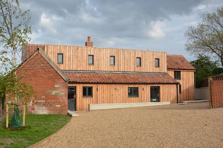 A Wonderful 3 bedroom Cottage (sleeps 6) in Eastbridge next to RSPB Minsmere