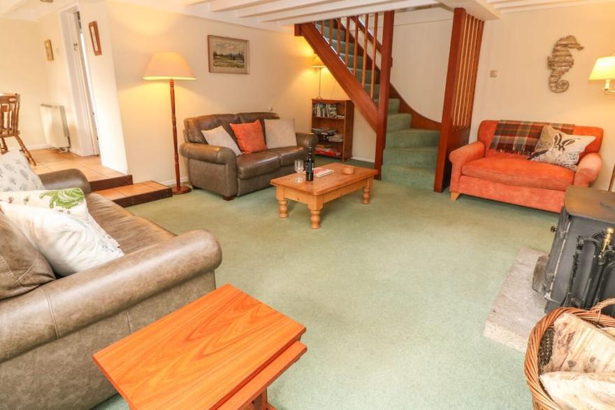 LAMPRA MILL COTTAGE, pet friendly, with a garden in Mullion