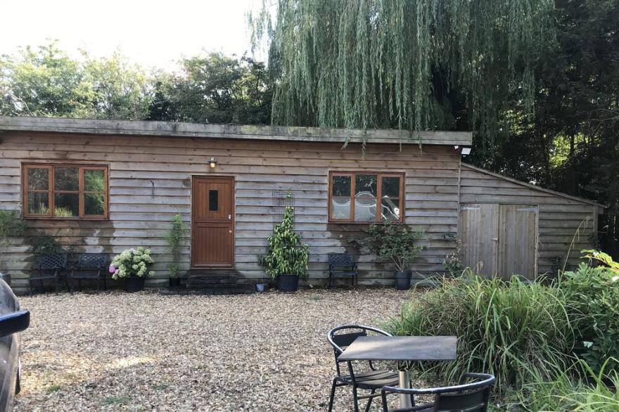 Cosy South Gloucestershire Cabin Retreat