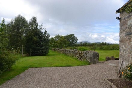 Peaceful, cosy cottage in idyllic Highland Perthshire in beautiful scenery