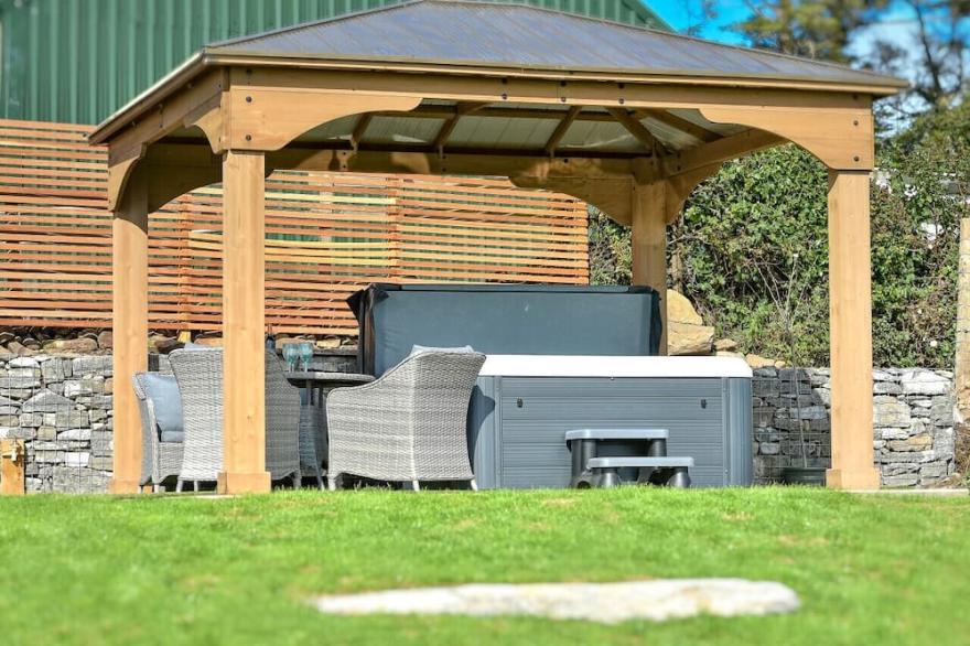The Stables - Two Bedroom House, Sleeps 4