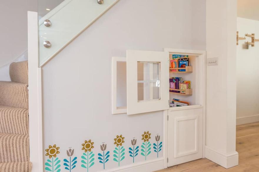 Featured in The Times, a child-friendly, 2 bed cottage in Christchurch, Dorset