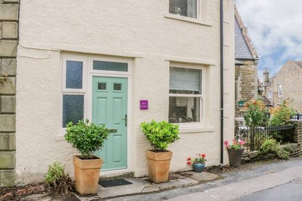 EAST STONELEA, pet friendly, with open fire in Leyburn