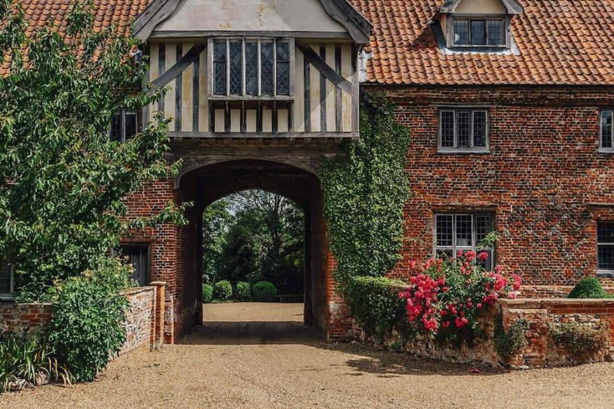 Breath-Taking Luxury Tudor Hall & Gardens