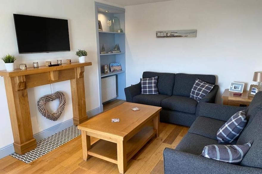 Beautiful 1850's Fisherman's Cottage on the sea front in prime location