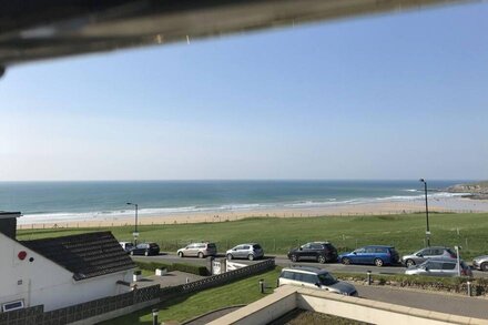 Luxurious 2 bedroom apartment, fabulous views, 3 minute walk from Fistral Beach