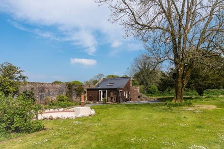 Tranquillity in Stylish Victorian Walled Garden Barn Conversion