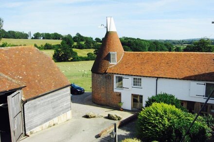 Three Roundel Oast House in an Idyllic Rural Setting