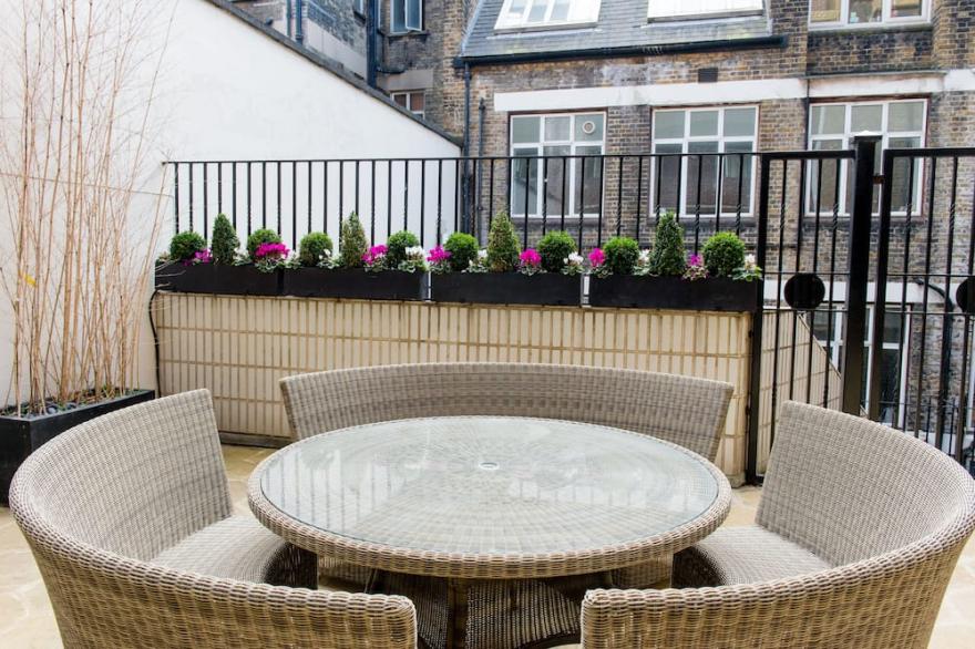 Luxury Ground Floor Spacious Three Bed Apartment With Terrace
