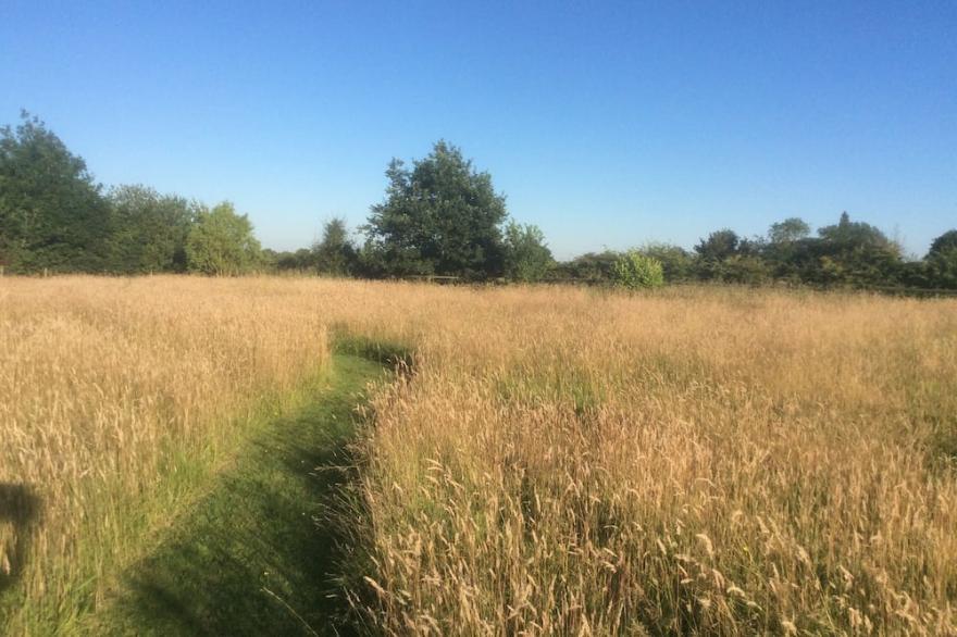 Individual barn overlooking open fields, dog friendly with open fire