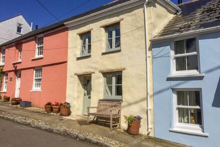 MARY'S HOUSE, pet friendly, luxury holiday cottage in Mylor Bridge