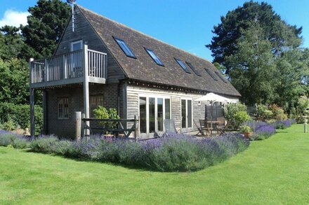 Stunning 5 Star cottage set in 4 acres in AONB. Close to beach/harbour. Sleeps 4