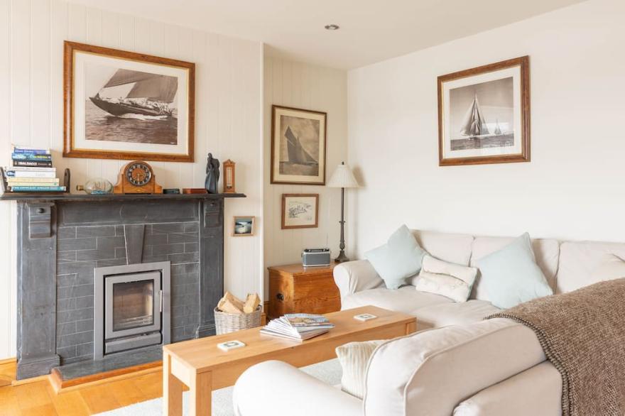 Stylish Harbourside Apartment in Polruan, Cornwall