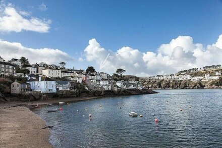 Stylish Harbourside Apartment in Polruan, Cornwall