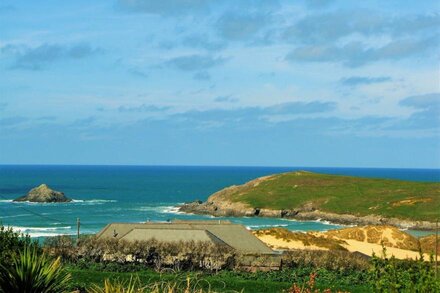 Crantock Cottage, stunning sea views, 10 mins to beach & equipped for children