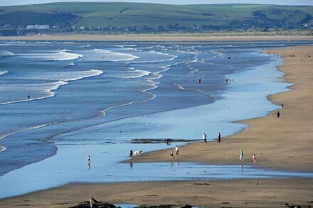 45 Horizon View - Luxury Apartment with Amazing Sea Views in Westward Ho!