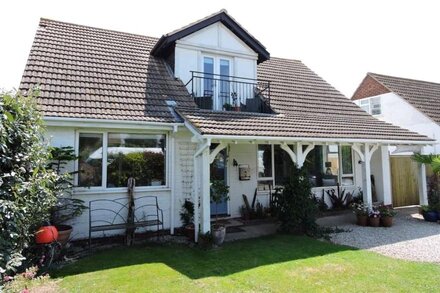 Sadlesea is a stones throw from a  blue flag beach with a  lovely garden.