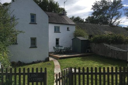 Cosy, peaceful cottage in Manorbier, Pembrokeshire for 5/6, a mile from beach