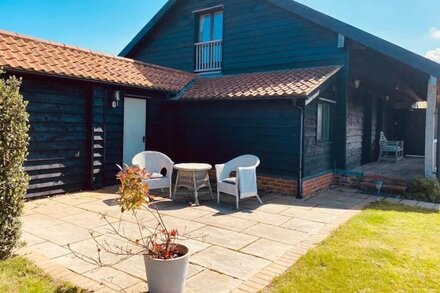 Cottage With Sea Views, Stiffkey, next to marsh, quiet rural private location