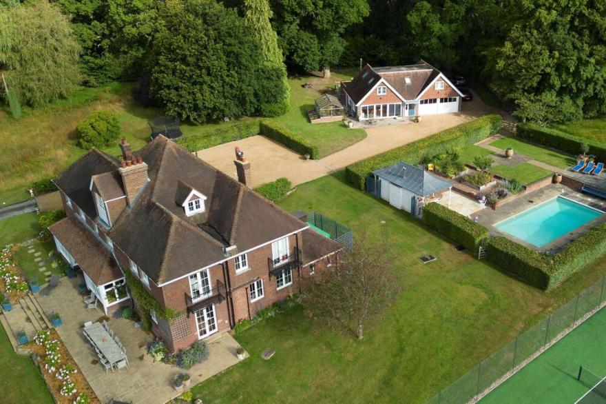 Incredible Country House & Cottage, Huge Garden, Pool & Tennis @OldGlebeWaldron