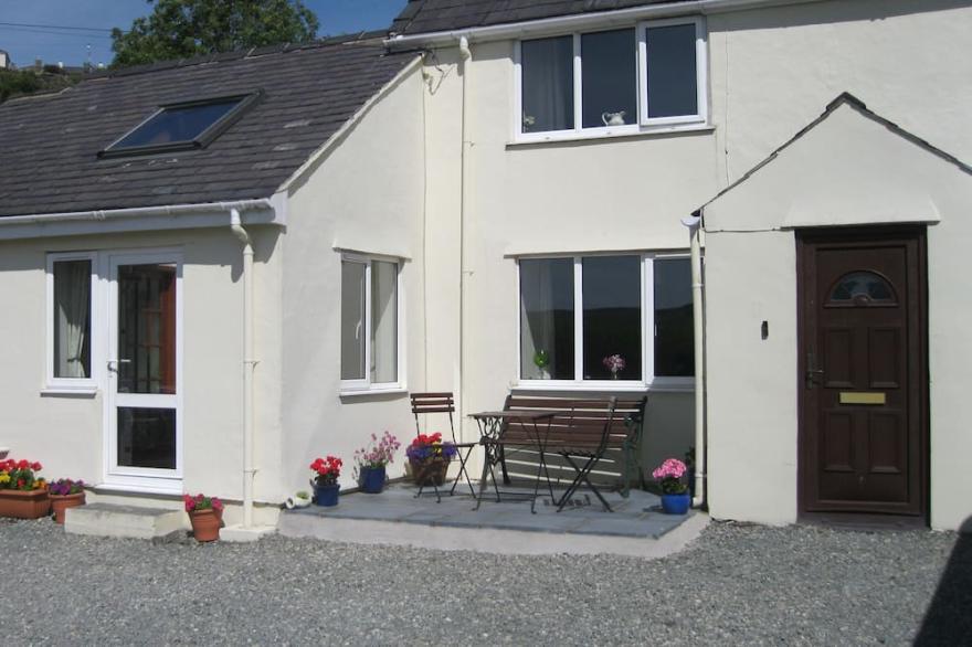 Snug, Centrally Heated Cottage With Enviable Lake And Snowdon Massif Views