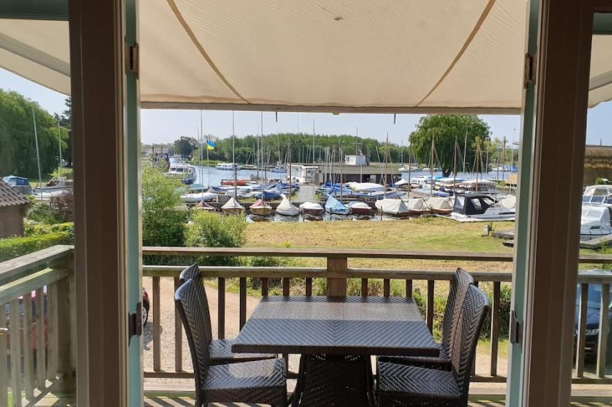 Waterside House With Garden (3 Bedrooms - Sleeps 5)