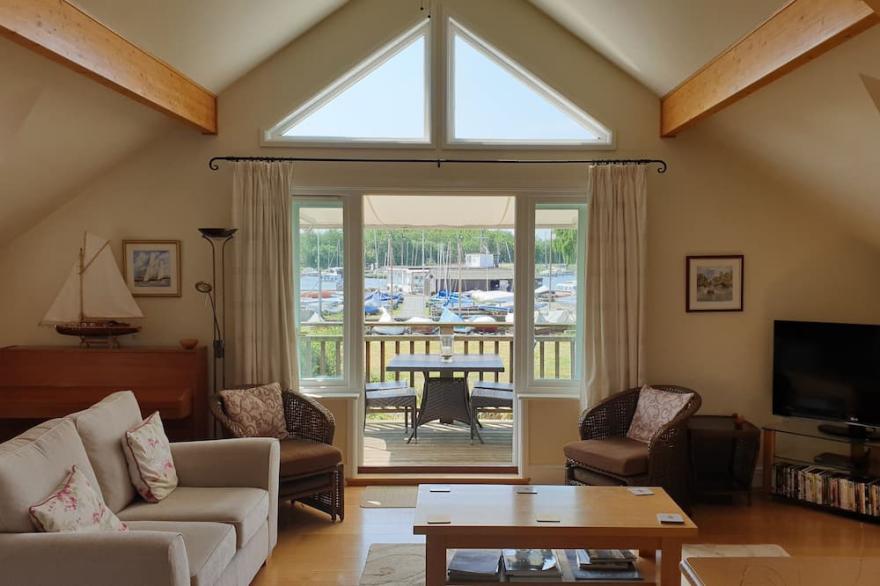 Waterside House With Garden (3 Bedrooms - Sleeps 5)